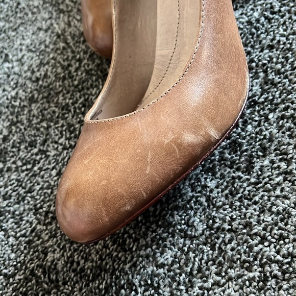Lands’ End Tan 8.5” Classic Heels - Picture 2 of 6